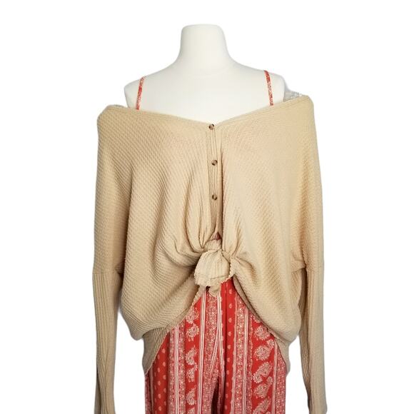 Out From Under Jojo Oversized Thermal Button Up Size Small - Picture 8 of 12